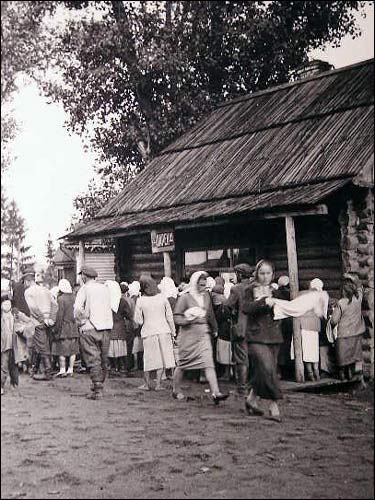  - Town photos from WWII period . Lyskava (Lyskow). Shop. Photo 1941-43