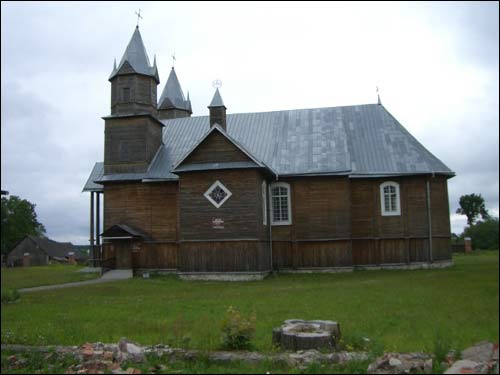  - Kościół Narodzenia NMP. Fasada boczna, 08 2008 r