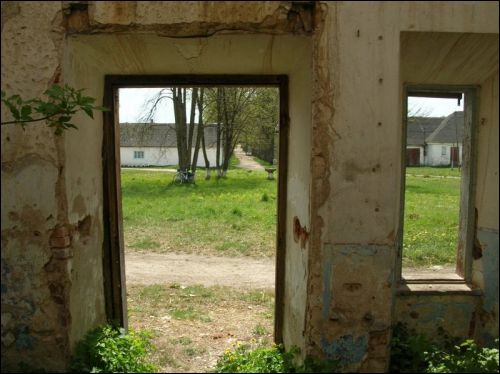  - Zespół dworsko-parkowy Sołtanów. Fragment zniszczeń, 05 2007