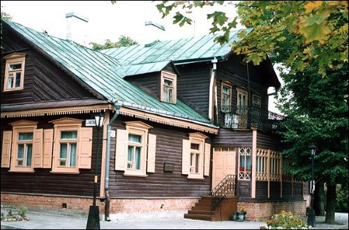  -  Pojedyńcze budynki. Dom w którym w latach 1892-96 mieszkał z rodzicami Maksym Bogdanowicz