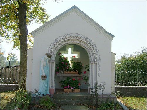 Hniezna |  Catholic church of St. Michael the Archangel. Chapel at church-yard