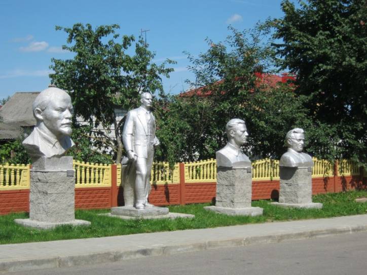 Іўе. Вуліцы мястэчка 