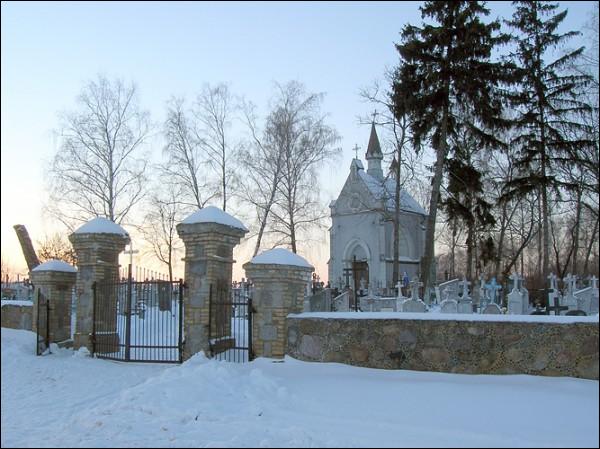 Soły |  Kaplica cmentarna . Brama i kaplica (foto 11.02.2007)