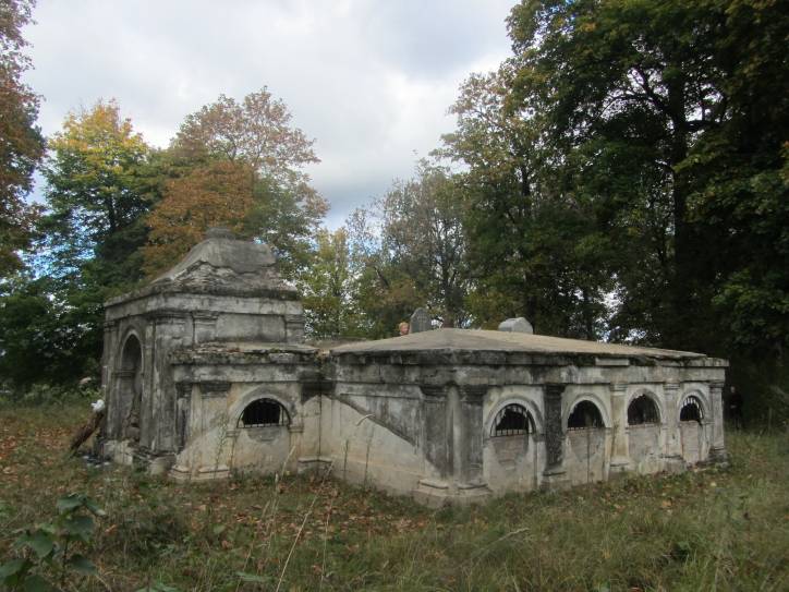 Pierwomajski (Obryń). Kaplica grobowa Kaszyców
