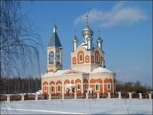  - Вуліцы гораду . Новая царква ў Глуску, пабудаваная ў 1990-я