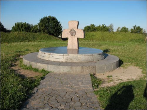  - Городище «Замэчак». Памятный крест на городище Замэчек в Заславле