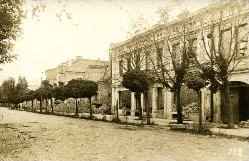 Brześć Litewski |   Miasto na fotografiach 1915-18rr.. Zrujnowana w czasie I wojny światowej ulica; fot. 1916 r