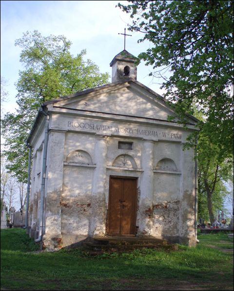 Bargłów Kościelny.  Graveyard chapel 