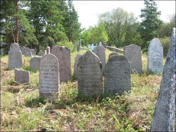  - cemetery Jewish. Photo taken 21 Aug 2003