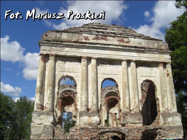  - Zespół dworsko-parkowy . 