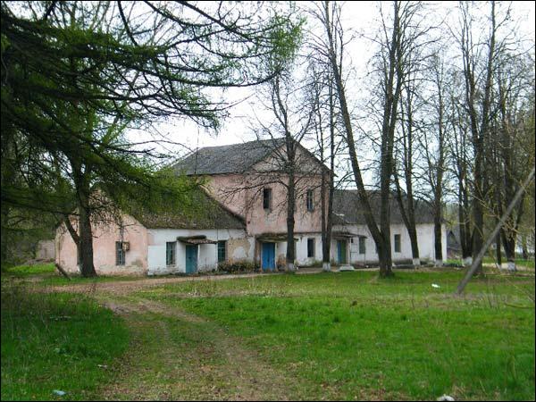 Hołoszewo. Zespół dworsko-parkowy Ciundziewickich
