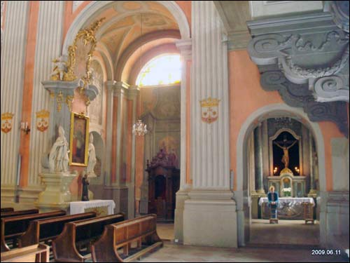 Vilnius |  Catholic church of St. Theresa (of the Carmelites). Interior, fragment