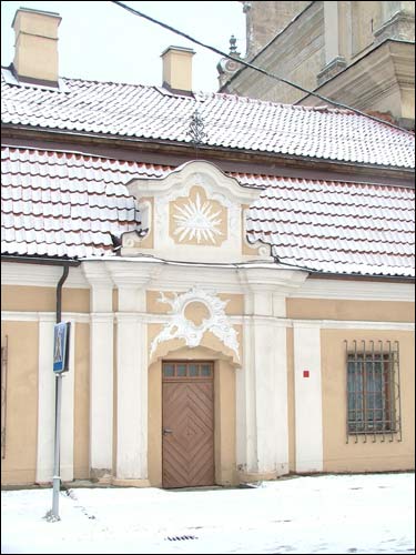 Wilno |  Kościół Wniebowstąpienia Pańskiego i klasztor Misjonarzy. Plebania, portal