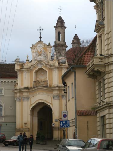 Wilno |  Cerkiew Św. Trójcy i klasztor bazylianów. Brama i wieże kościoła
