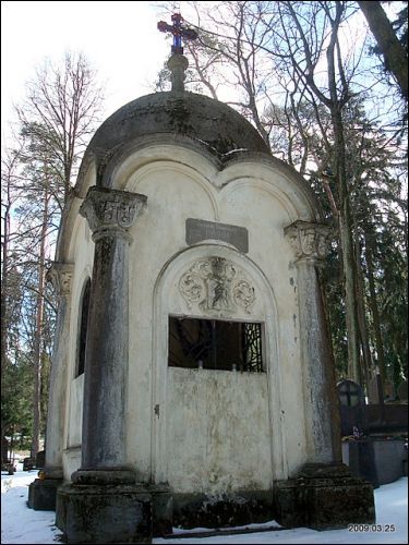 Wilno |  Cmentarz na Antokolu. Fragment cmentarza starego cywilnego, kapliczka