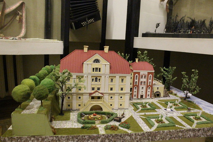  - Manor of Kaszyc. Model from the Kareličsky Museum of Local Lore<br>https://news.tut.by/culture/540070.html