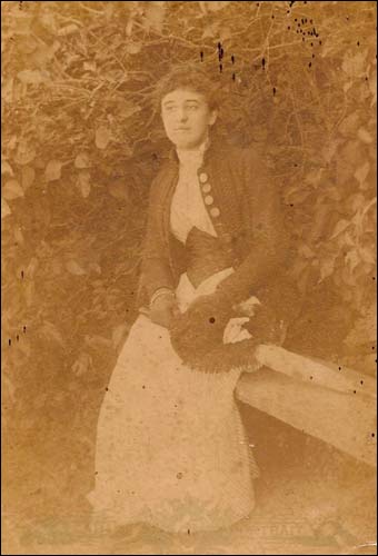  - Dwór . Paulina Abłamowiczówna (1871-1938) - córka Michała i Heleny, wyszła za mąż za Zygmunta Ślizienia (wnosząc w wianie właśnie Żuchowicze), potem za Sommersa