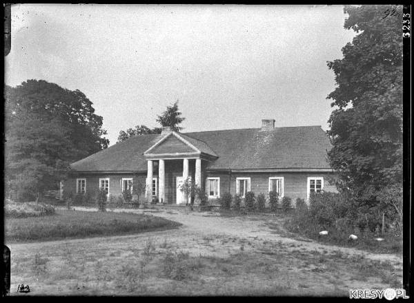 Zubki |  Manor of Biarnovič. Manor-house in Zubki<br>From the archive of Instytut Sztuki Polskiej Akademii Nauk (IS PAN 0000003233)