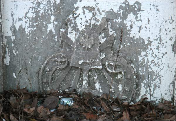 Часовня придорожная (деревня Вольно). Фрагмент (2010-03-08)