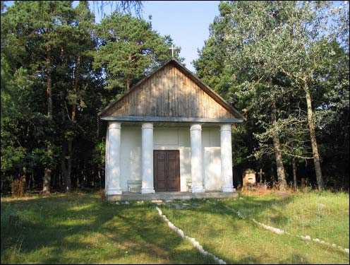Łyskava. Chapel at cemetery