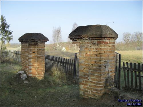 Łyskava. Chapel at cemetery
