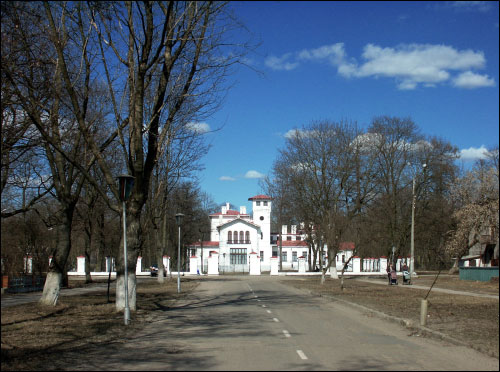  - Zespół dworsko-parkowy . Pałacyk i otoczenie