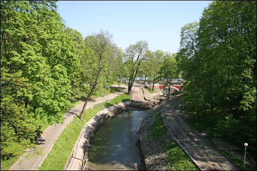  - Zespół pałacowo-parkowy Rumiancewów-Paskiewiczów. Kanał w parku