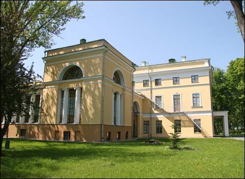  - Zespół pałacowo-parkowy Rumiancewów-Paskiewiczów. Lewy pawilon, widok z północnego wschodu, 05 2008