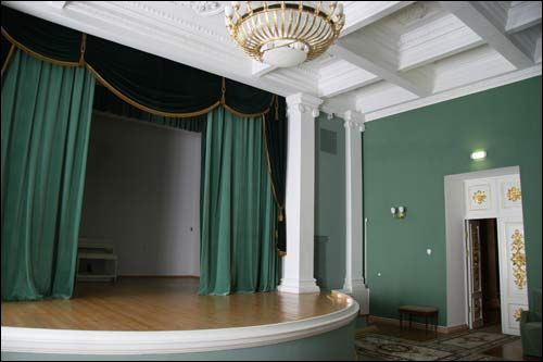  - Zespół pałacowo-parkowy Rumiancewów-Paskiewiczów. Sala teatralna