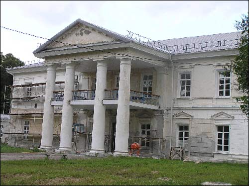  - Zespół pałacowo-parkowy . Fasada główna, 07 2007