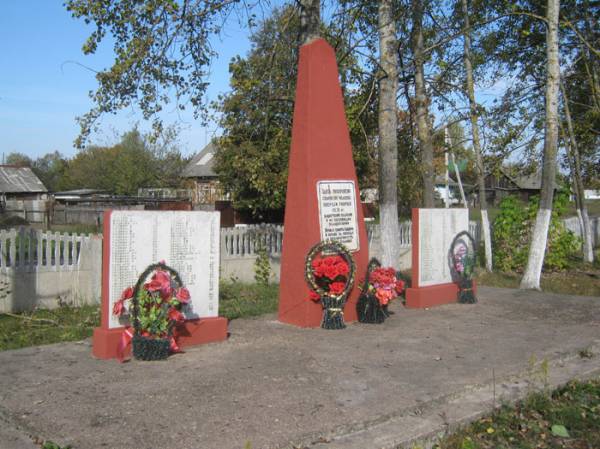  - Cmentarz żydowski. Zbiorowa mogiła, w której pochowano ponad 100 osób zabitych 22 listopada 1941