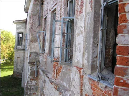  - Estate of Horwatt. Fragment of the park facade