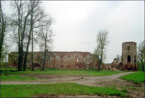 Halšany.  Castle of Sapieha, ruins