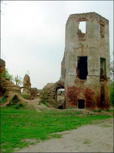 Halšany.  Castle of Sapieha, ruins