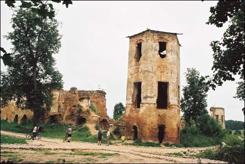 Halšany.  Castle of Sapieha, ruins