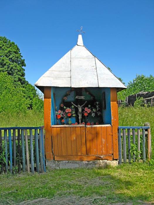 Urciški. Road chapel 