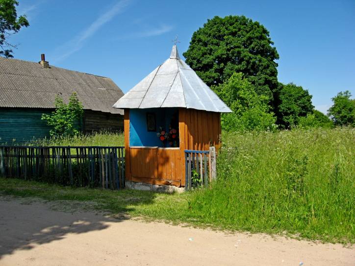 Urciški. Road chapel 
