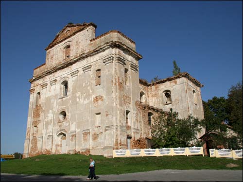Bierastavica Vialikaja |  Catholic church of the Visitation of the Blessed Virgin Mary. Exterior