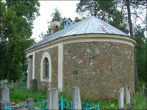 Dziatłava. Graveyard chapel 