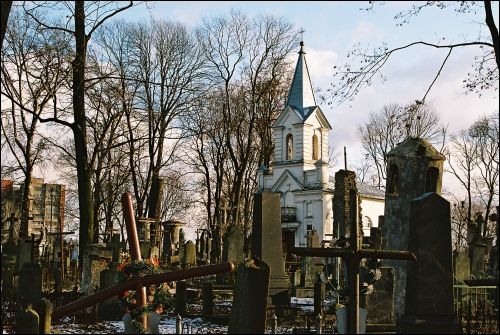  - Kaplica cmentarna . Kaplica, fasada główna i cmentarz