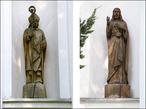  - Catholic church of the Holy Trinity. Main facade. Figures of St. Stanislaus and Jesus Christ