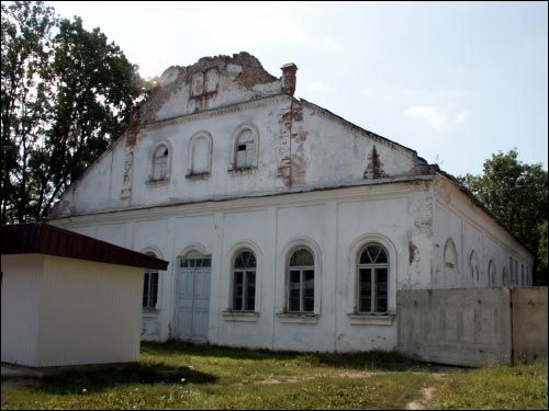 Ивье.  Синагогальный двор