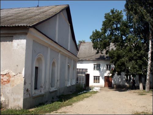 Ивье.  Синагогальный двор