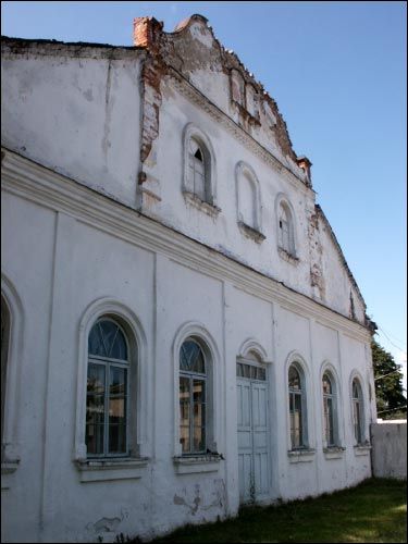  -  Synagogalny dwór. Fragment fasady bocznej