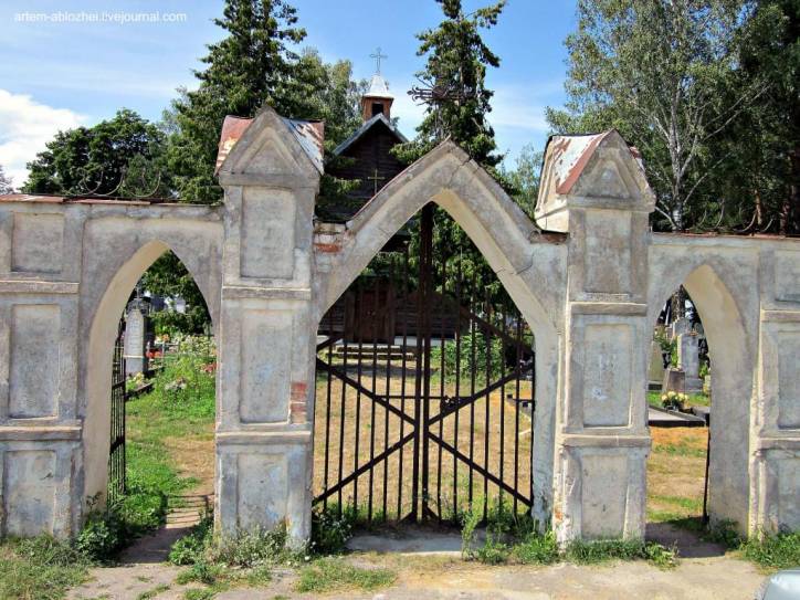  - cemetery Catholic. Cemetery gates