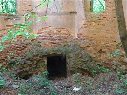 Serwecz. Kaplica grobowa Niesiołowskich