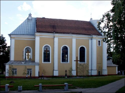  - Kościół Podwyższenia Krzyża Świętego. Fasada boczna