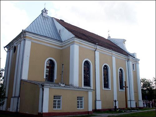  - Kościół Podwyższenia Krzyża Świętego. Fasada boczna