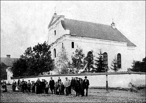  - Catholic church of the Exaltation of the Holy Cross. Photo by J. Balzunkevich early 20th century. Stone walls and gate were destroyedin 1970`s