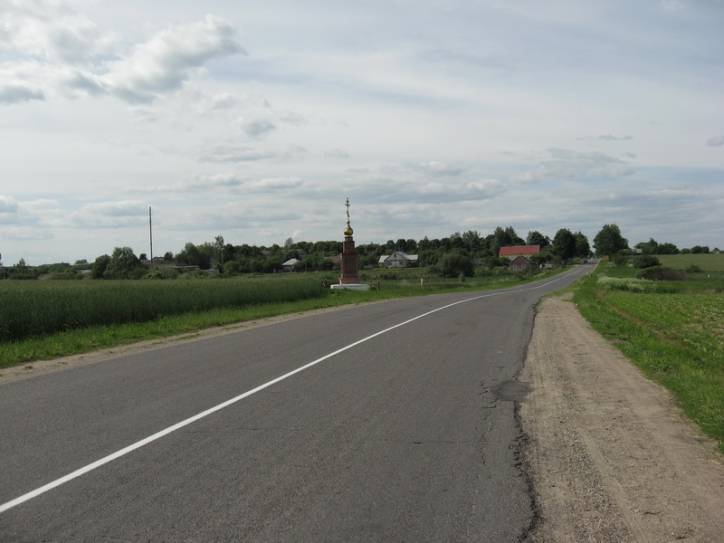 Pacavičy.  Road-side monument